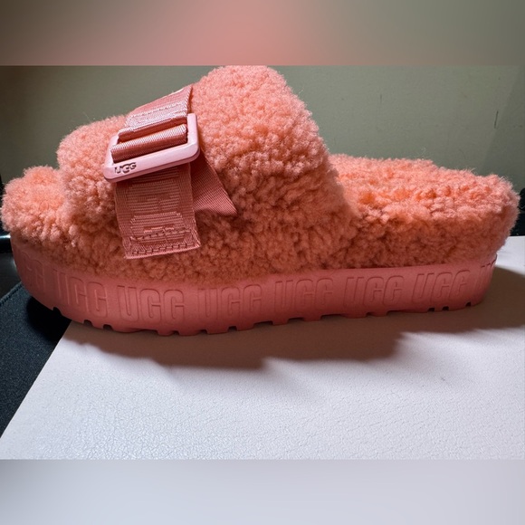 CORAL UGG SLIPPERS - Picture 2 of 4